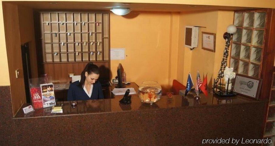 地拉那布里斯都酒店 外观 照片